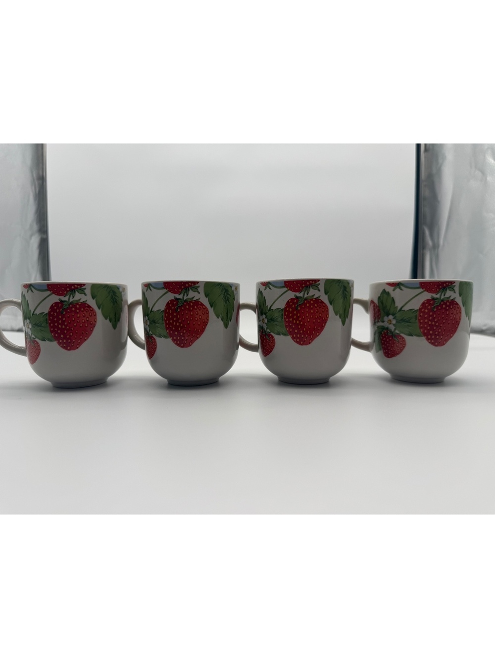 Set Of 4 Tienshan Stoneware STRAWBERRY SOCIAL Coffee Cup Mug